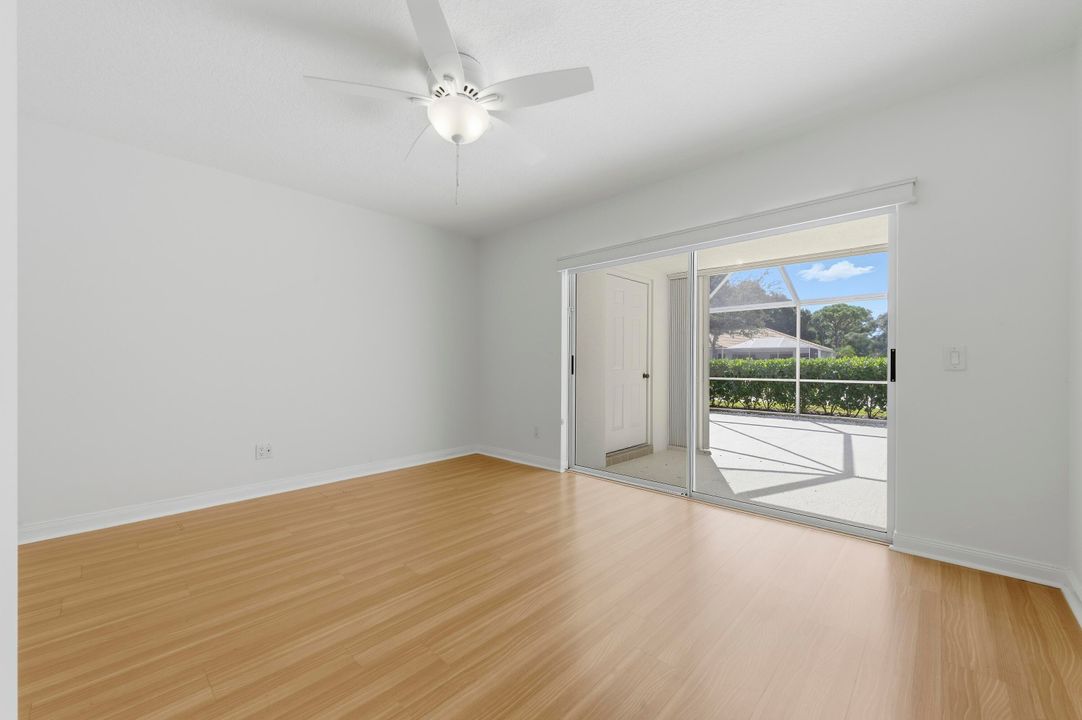 合同活跃: $405,000 (2 贝兹, 2 浴室, 1152 平方英尺)