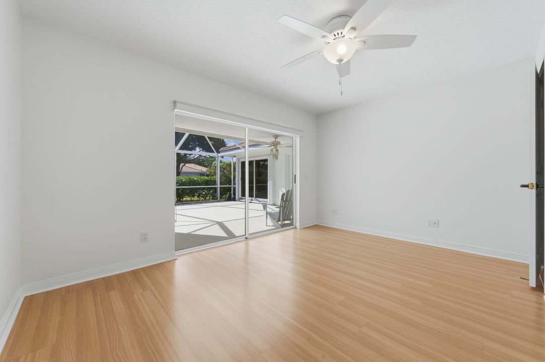 合同活跃: $405,000 (2 贝兹, 2 浴室, 1152 平方英尺)