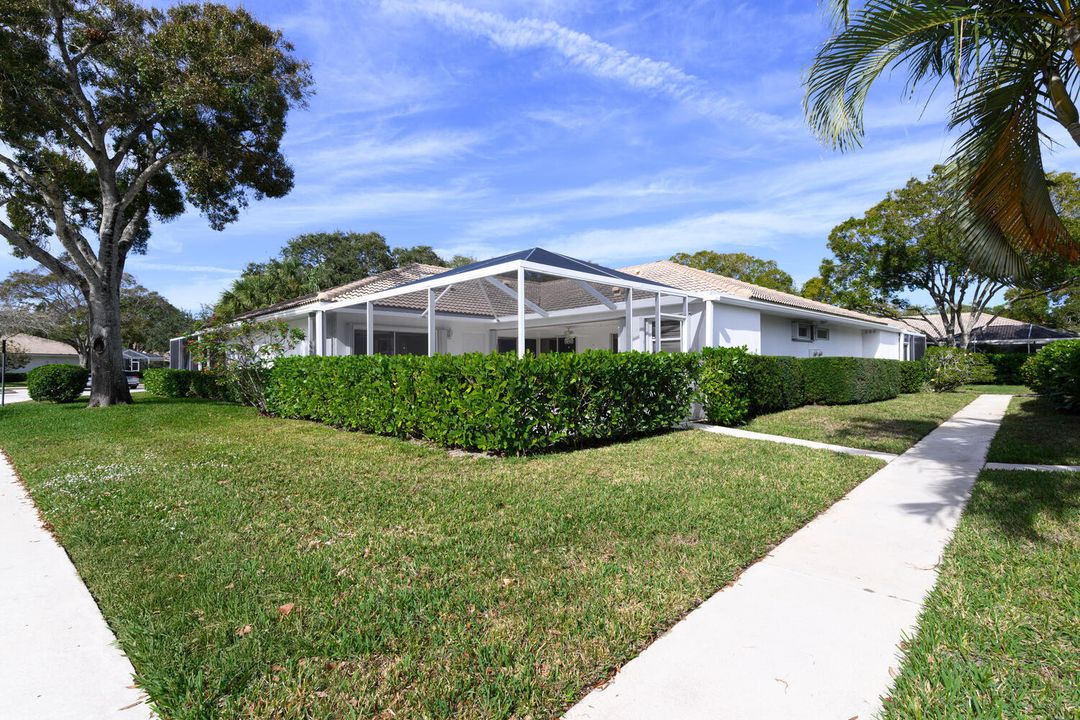 合同活跃: $405,000 (2 贝兹, 2 浴室, 1152 平方英尺)