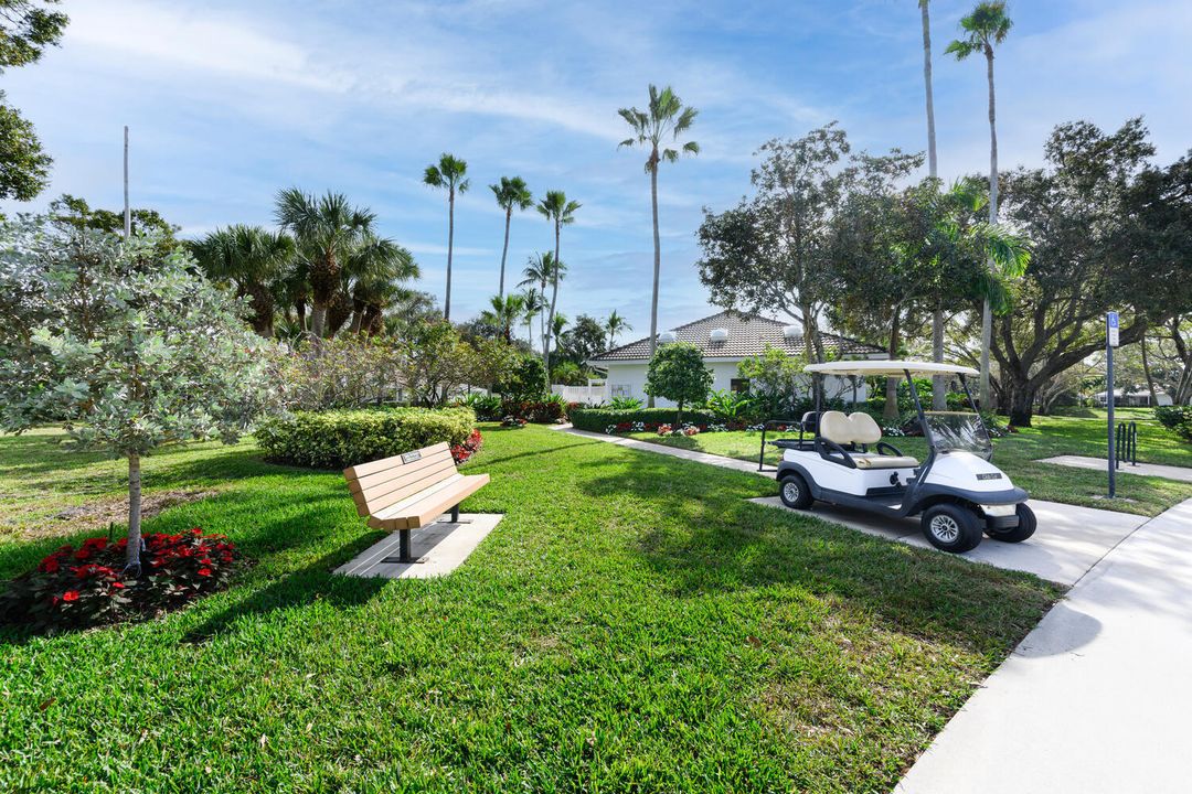 合同活跃: $405,000 (2 贝兹, 2 浴室, 1152 平方英尺)