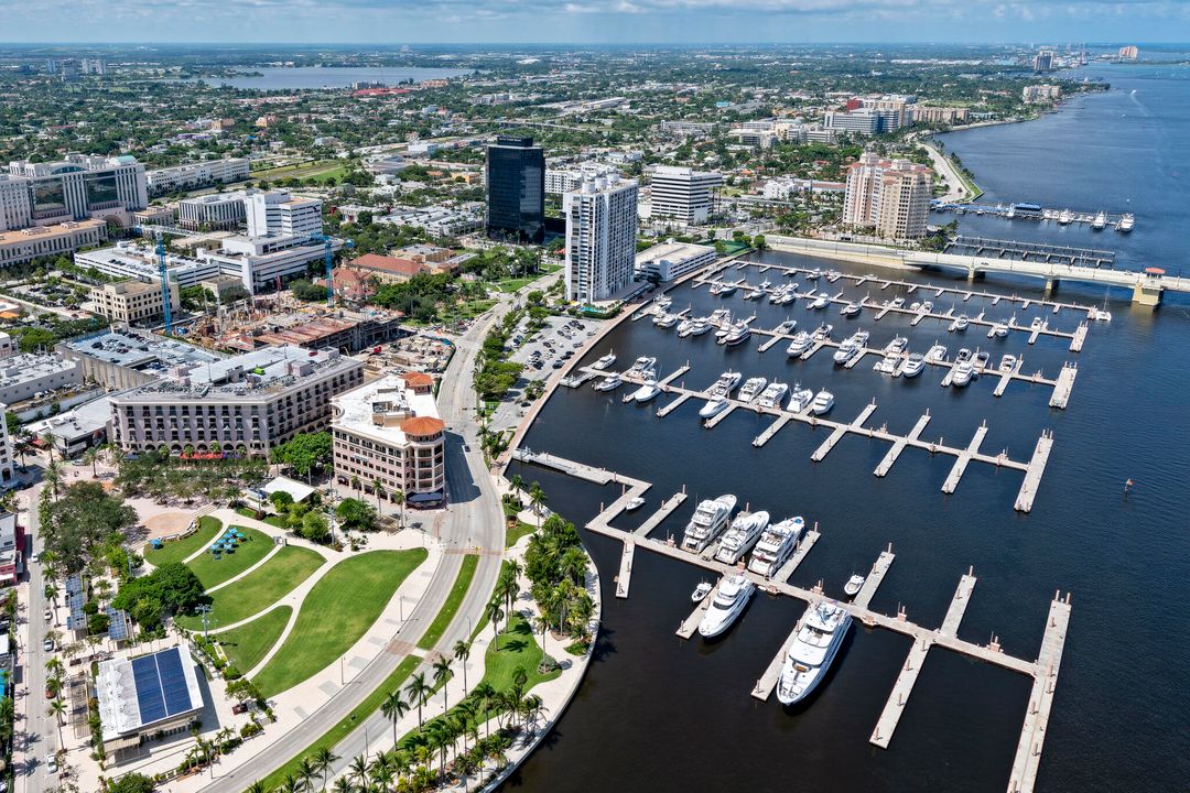 合同活跃: $405,000 (2 贝兹, 2 浴室, 1152 平方英尺)