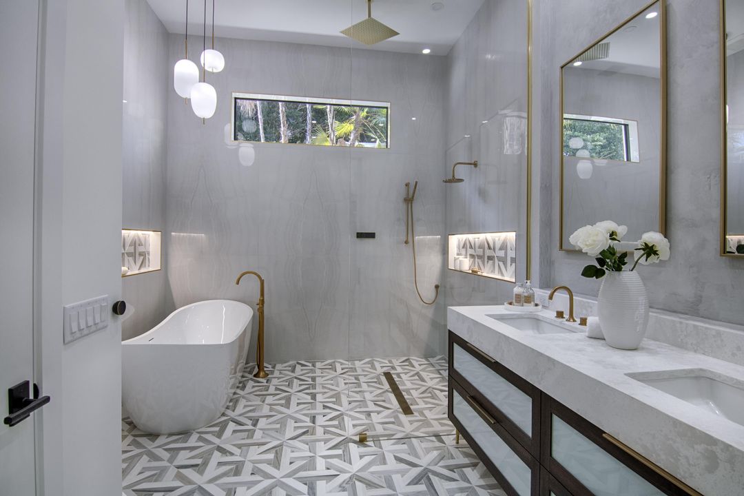 For Sale: $2,895,000 (3 beds, 3 baths, 2356 Square Feet)