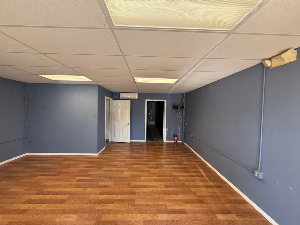 For Sale: $2,650 (0 beds, 0 baths, 1306 Square Feet)