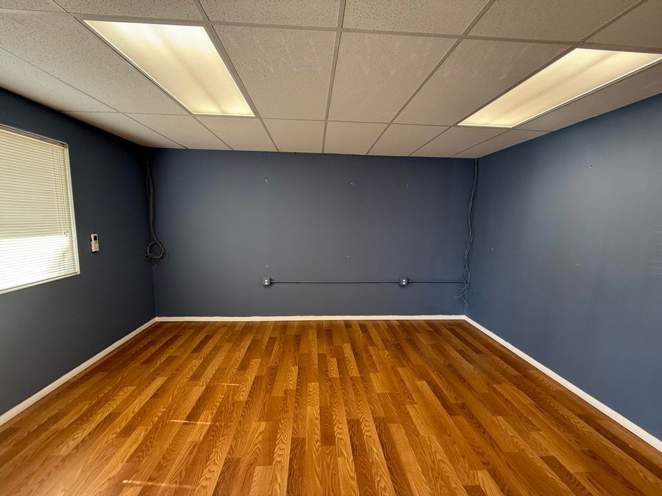 For Sale: $2,650 (0 beds, 0 baths, 1306 Square Feet)