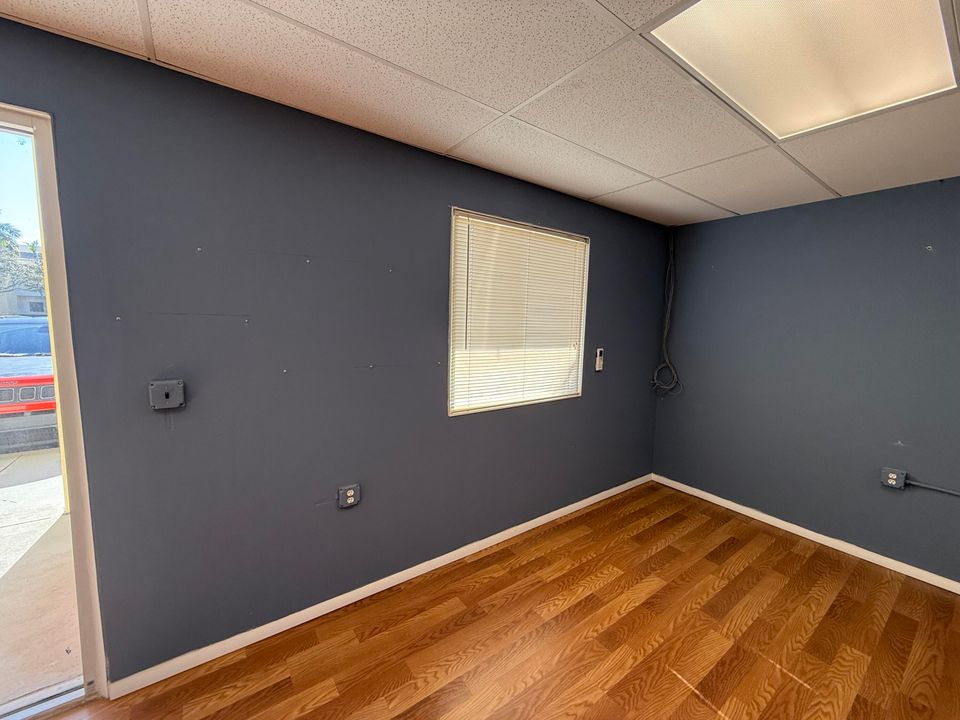 For Sale: $2,650 (0 beds, 0 baths, 1306 Square Feet)