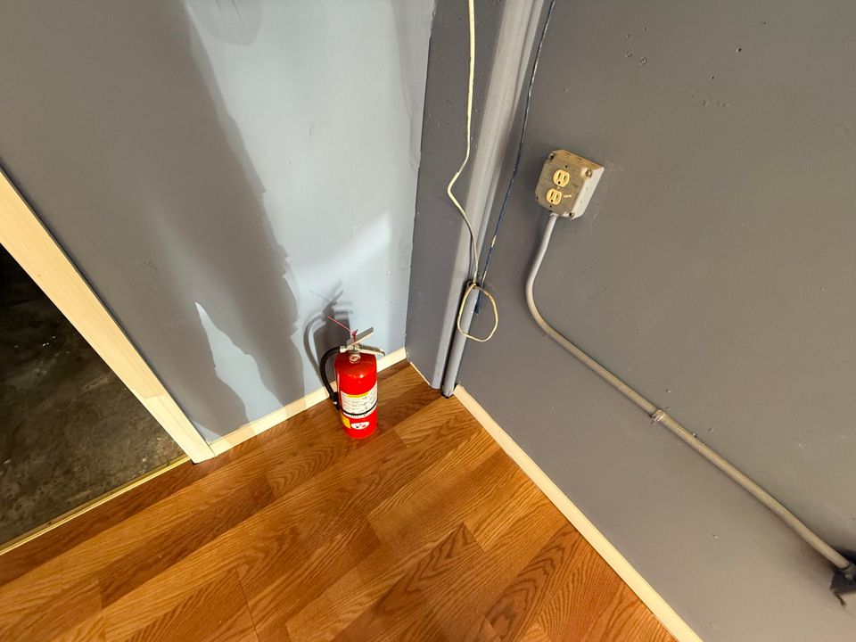 For Sale: $2,650 (0 beds, 0 baths, 1306 Square Feet)