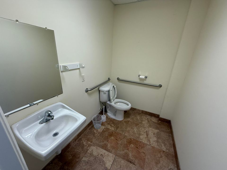 For Sale: $2,650 (0 beds, 0 baths, 1306 Square Feet)