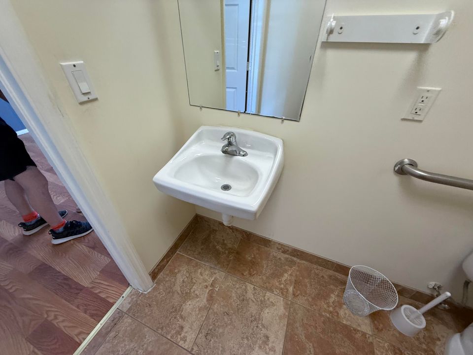 For Sale: $2,650 (0 beds, 0 baths, 1306 Square Feet)