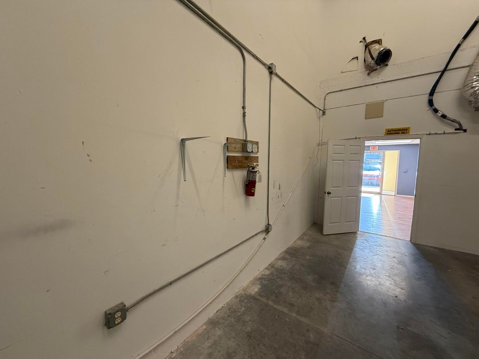 For Sale: $2,650 (0 beds, 0 baths, 1306 Square Feet)