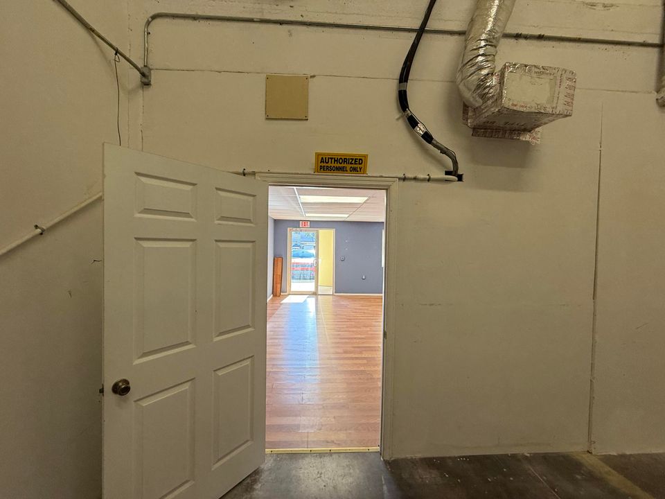 For Sale: $2,650 (0 beds, 0 baths, 1306 Square Feet)