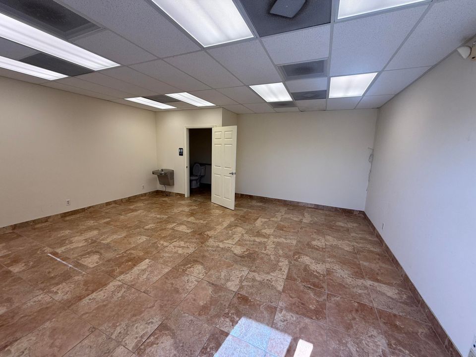 For Sale: $2,650 (0 beds, 0 baths, 1306 Square Feet)