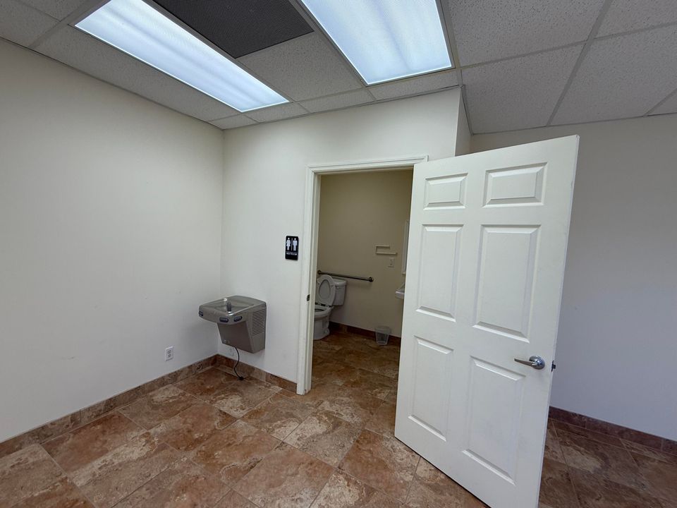 For Sale: $2,650 (0 beds, 0 baths, 1306 Square Feet)