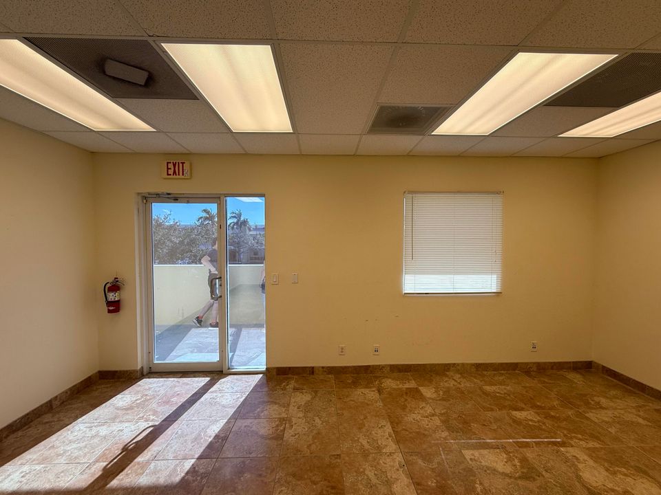 For Sale: $2,650 (0 beds, 0 baths, 1306 Square Feet)