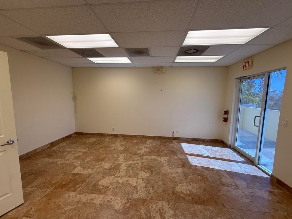 For Sale: $2,650 (0 beds, 0 baths, 1306 Square Feet)