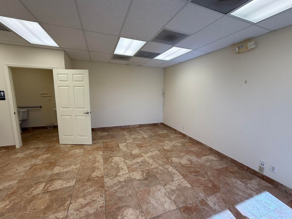 For Sale: $2,650 (0 beds, 0 baths, 1306 Square Feet)