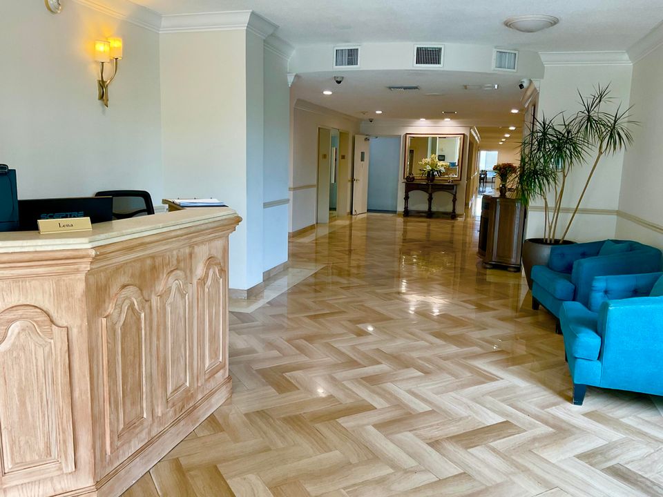 Active With Contract: $199,000 (1 beds, 1 baths, 724 Square Feet)