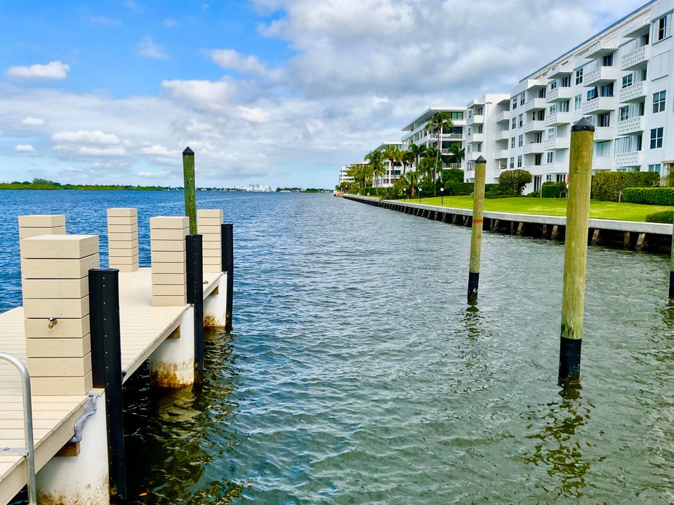 Active With Contract: $199,000 (1 beds, 1 baths, 724 Square Feet)