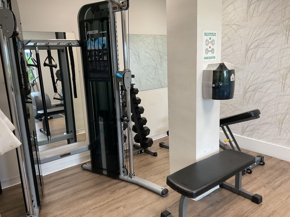 Active With Contract: $199,000 (1 beds, 1 baths, 724 Square Feet)