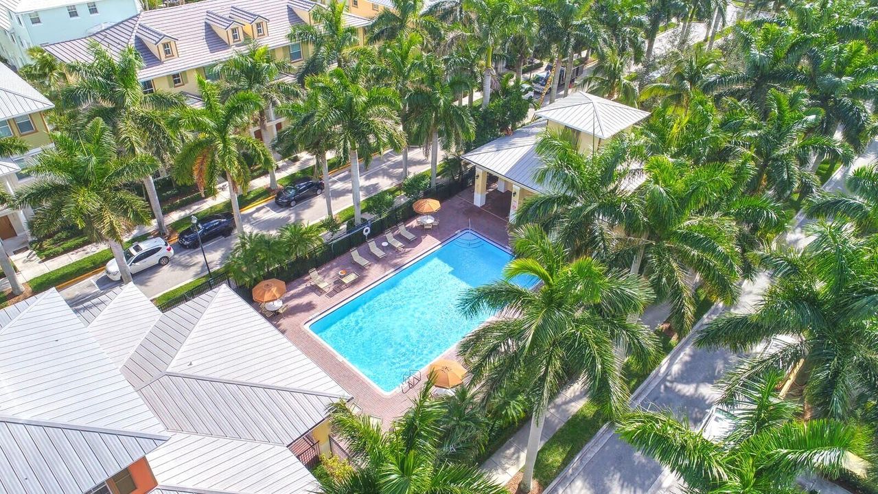 For Sale: $549,000 (4 beds, 2 baths, 1938 Square Feet)