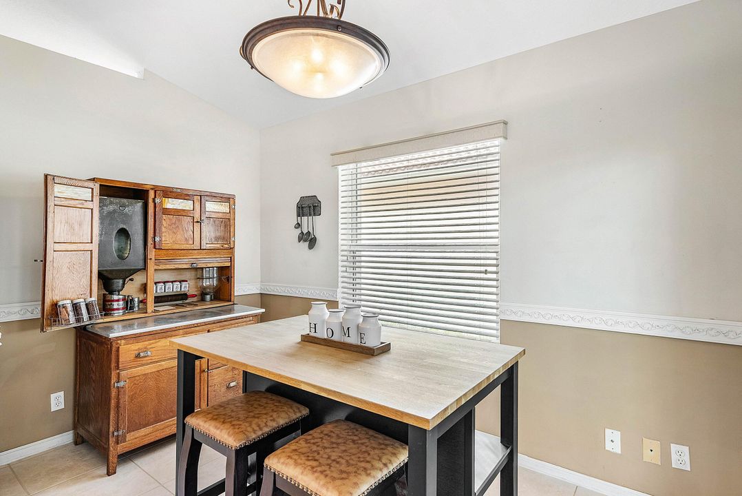 For Sale: $400,000 (3 beds, 2 baths, 1622 Square Feet)