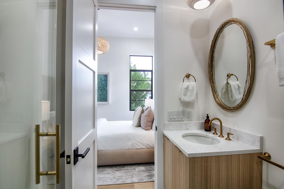 For Sale: $2,895,000 (3 beds, 3 baths, 2356 Square Feet)