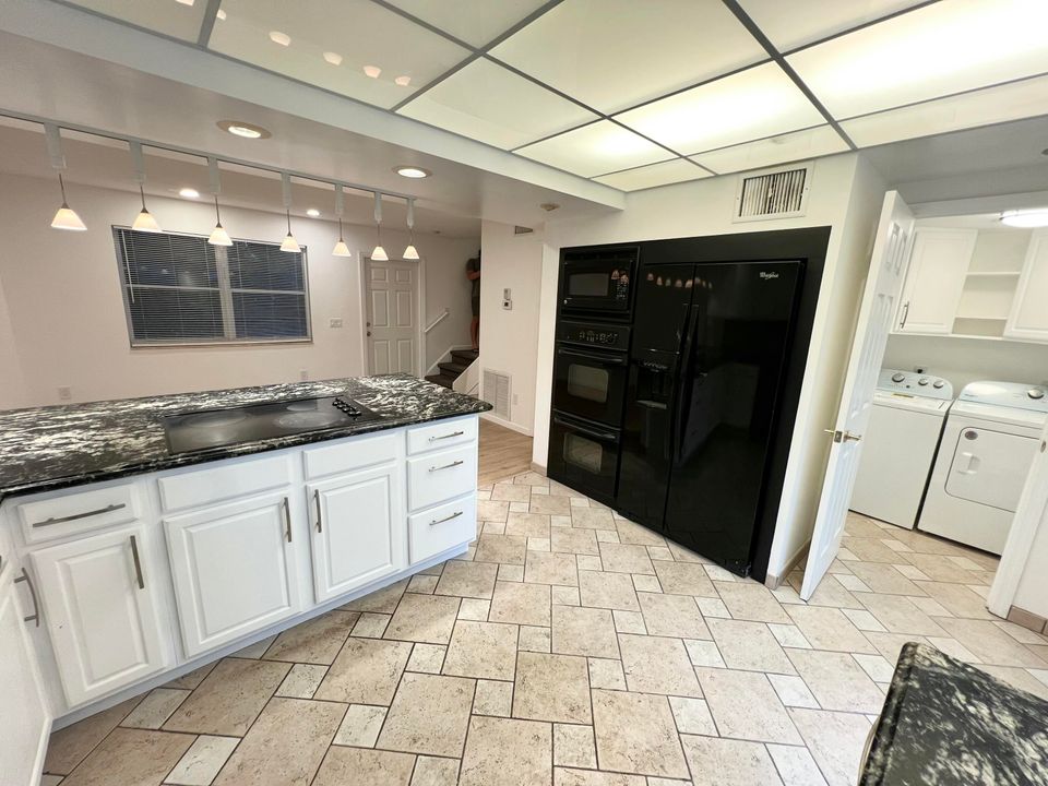 For Rent: $2,150 (2 beds, 1 baths, 960 Square Feet)