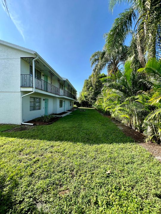 For Rent: $2,150 (2 beds, 1 baths, 960 Square Feet)