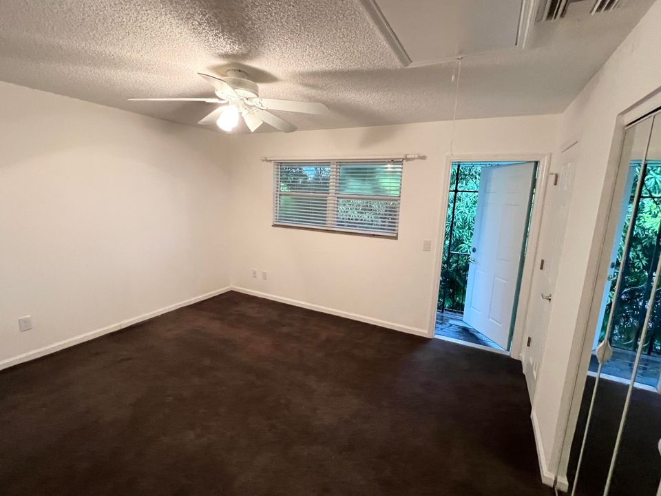 For Rent: $2,150 (2 beds, 1 baths, 960 Square Feet)