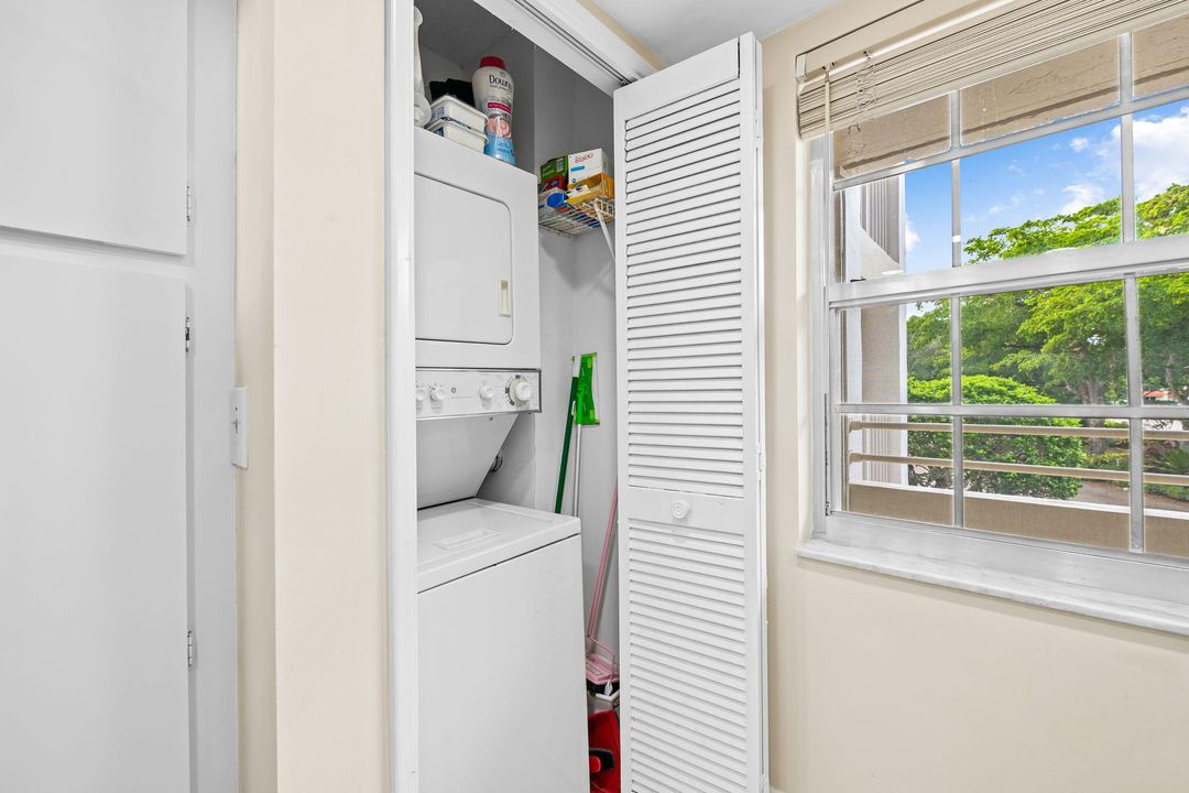 For Sale: $260,000 (2 beds, 2 baths, 1064 Square Feet)