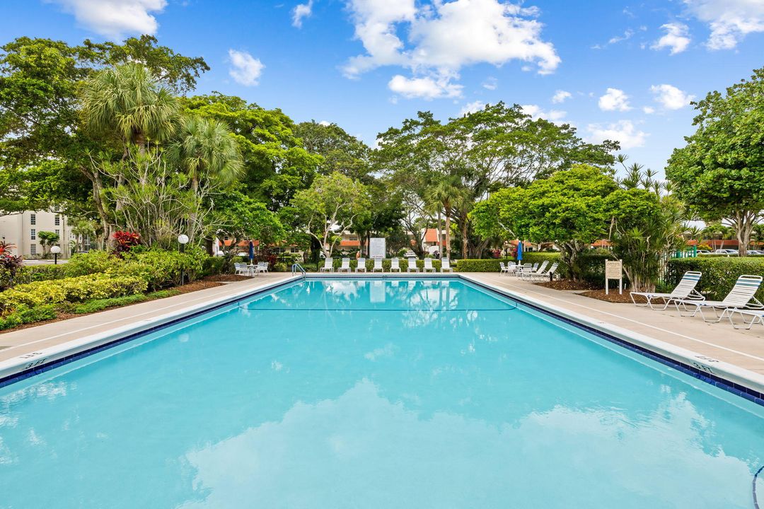 For Sale: $260,000 (2 beds, 2 baths, 1064 Square Feet)