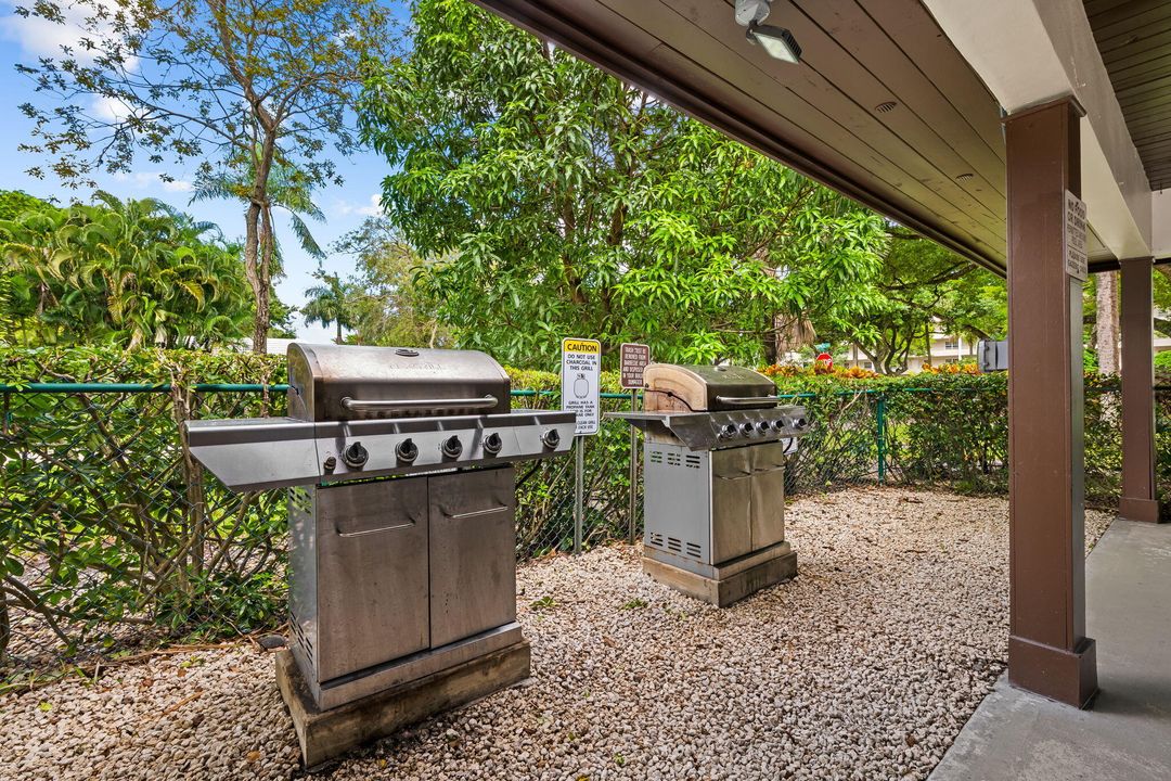 For Sale: $260,000 (2 beds, 2 baths, 1064 Square Feet)