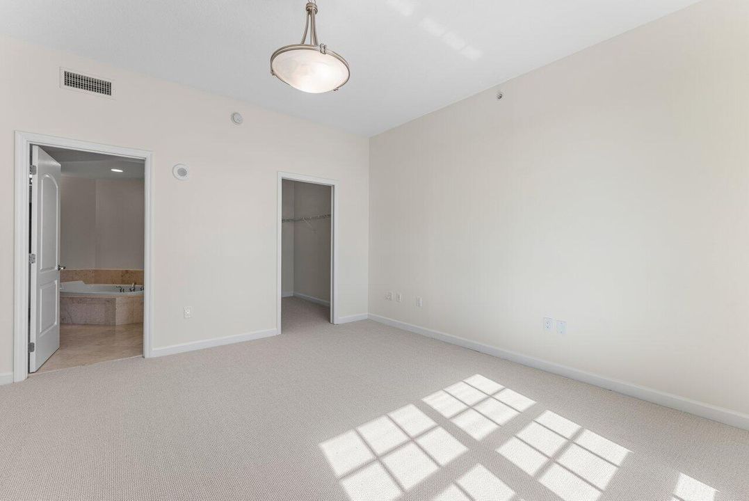 合同活跃: $1,270,000 (2 贝兹, 2 浴室, 1475 平方英尺)