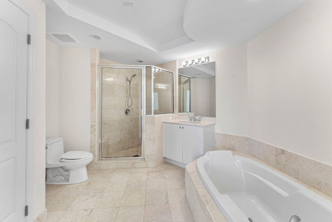 合同活跃: $1,270,000 (2 贝兹, 2 浴室, 1475 平方英尺)