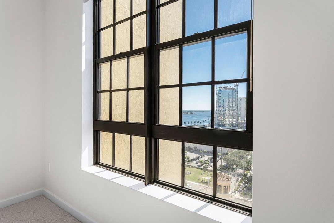 合同活跃: $1,270,000 (2 贝兹, 2 浴室, 1475 平方英尺)