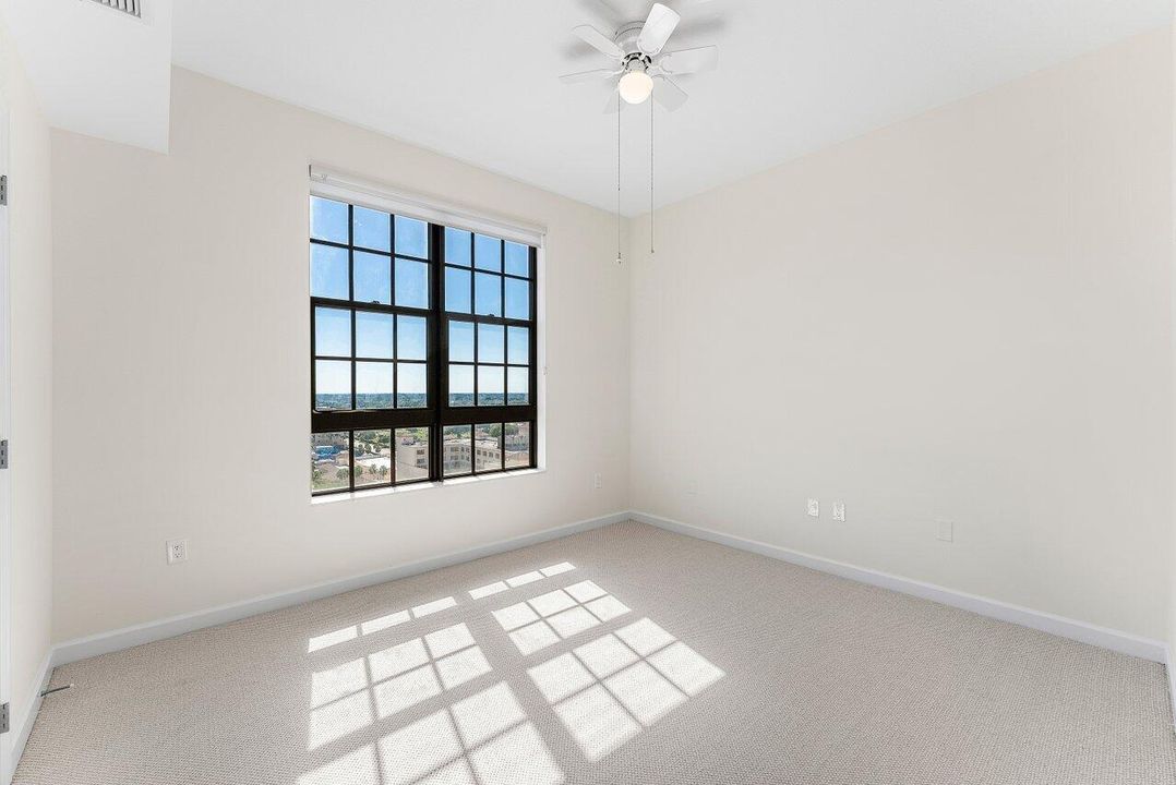 合同活跃: $1,270,000 (2 贝兹, 2 浴室, 1475 平方英尺)