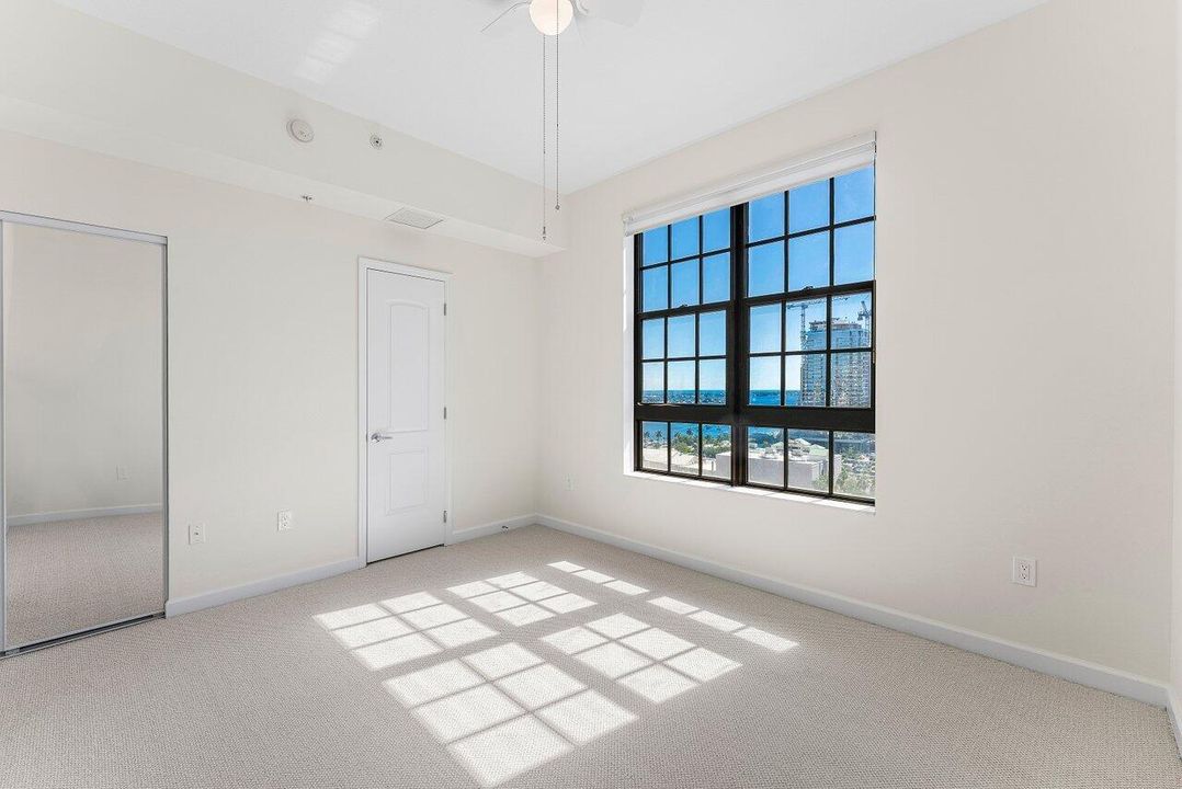 合同活跃: $1,270,000 (2 贝兹, 2 浴室, 1475 平方英尺)