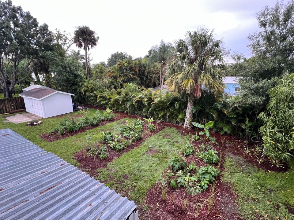 For Rent: $2,150 (2 beds, 1 baths, 960 Square Feet)