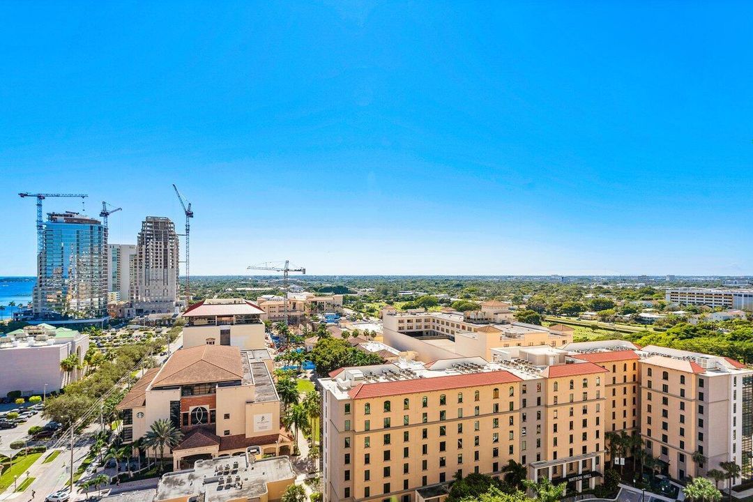 合同活跃: $1,270,000 (2 贝兹, 2 浴室, 1475 平方英尺)