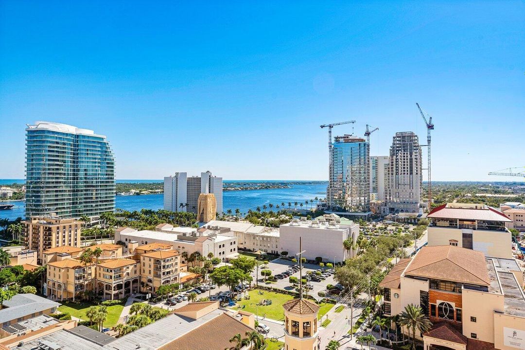 合同活跃: $1,270,000 (2 贝兹, 2 浴室, 1475 平方英尺)