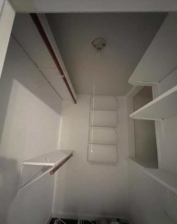 For Rent: $2,150 (2 beds, 1 baths, 960 Square Feet)