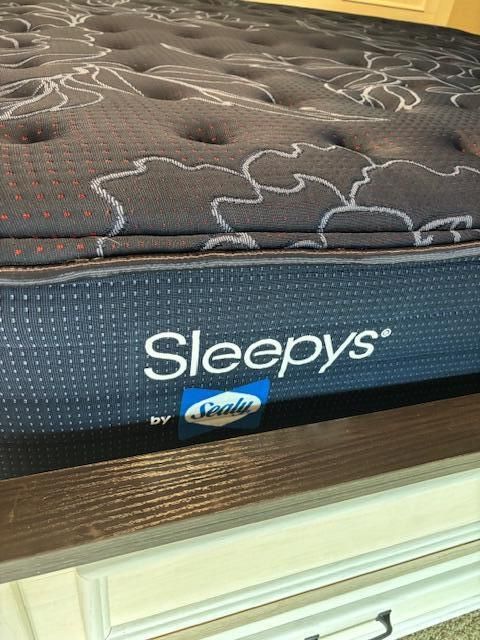 For Rent: $8,500 (2 beds, 2 baths, 1708 Square Feet)