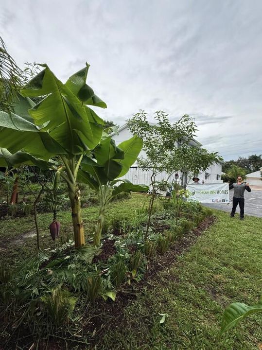 For Rent: $2,150 (2 beds, 1 baths, 960 Square Feet)