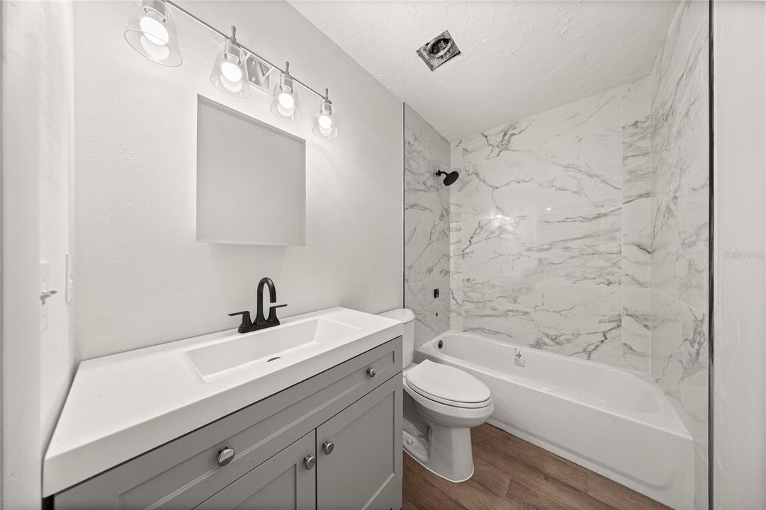 Active With Contract: $1,350 (2 beds, 1 baths, 870 Square Feet)