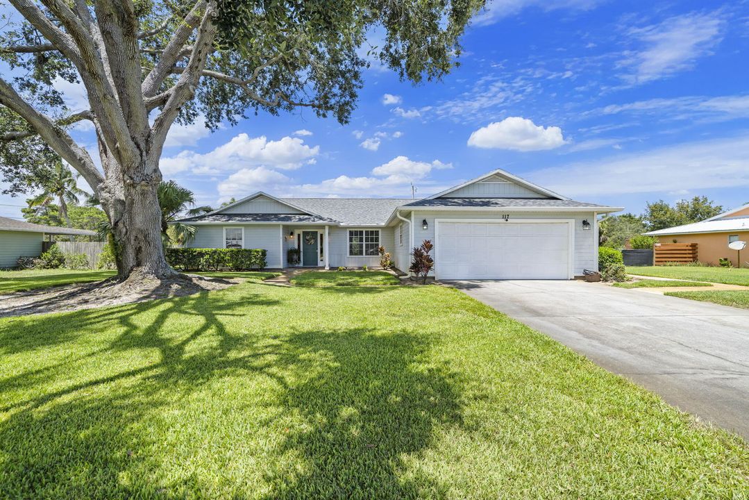 For Sale: $410,000 (3 beds, 3 baths, 1850 Square Feet)