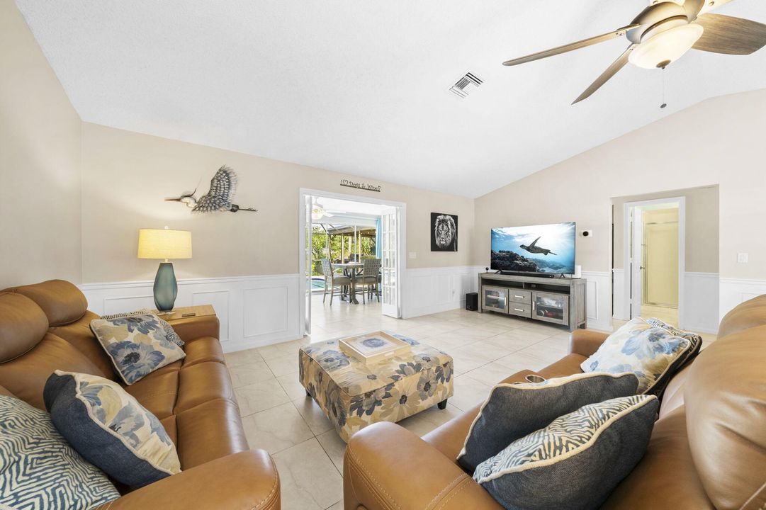 For Sale: $410,000 (3 beds, 3 baths, 1850 Square Feet)