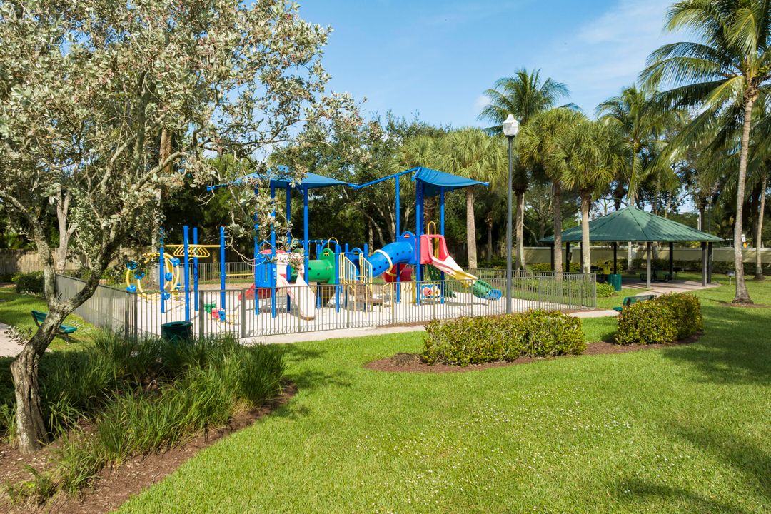 En Venta: $800,000 (4 camas, 2 baños, 2655 Pies cuadrados)