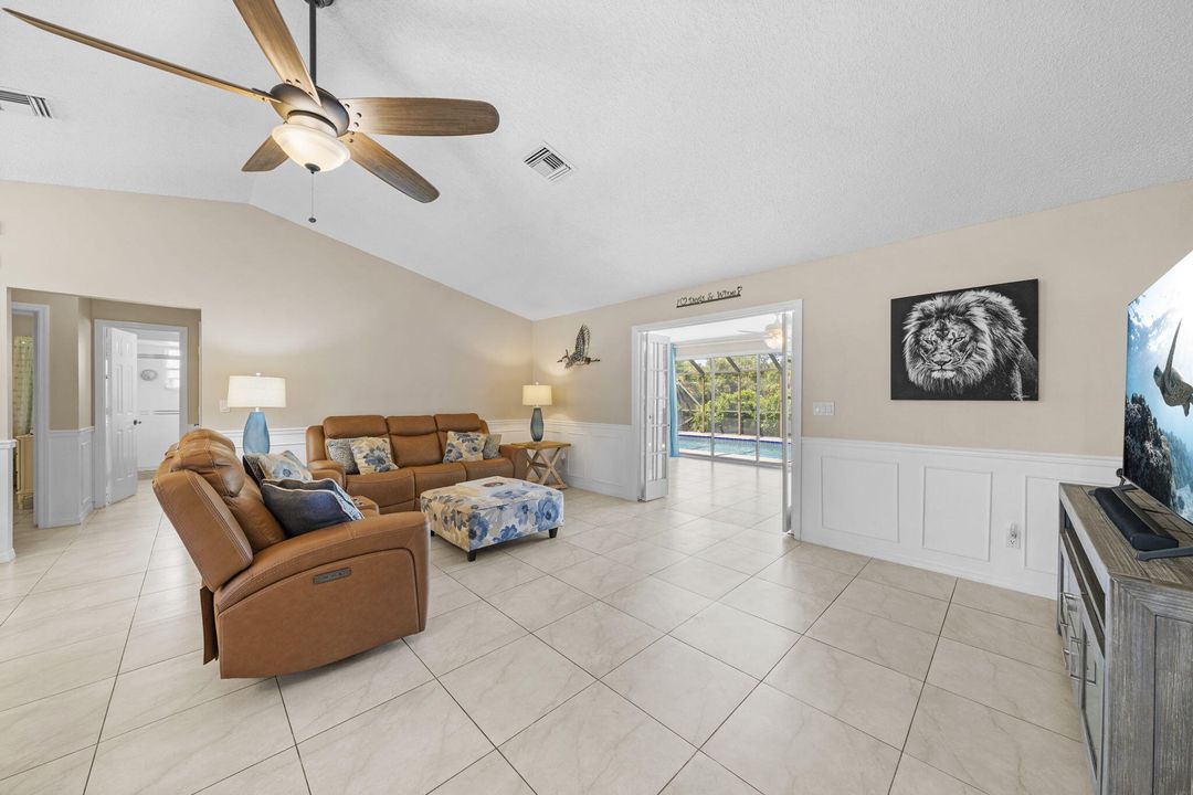 For Sale: $410,000 (3 beds, 3 baths, 1850 Square Feet)