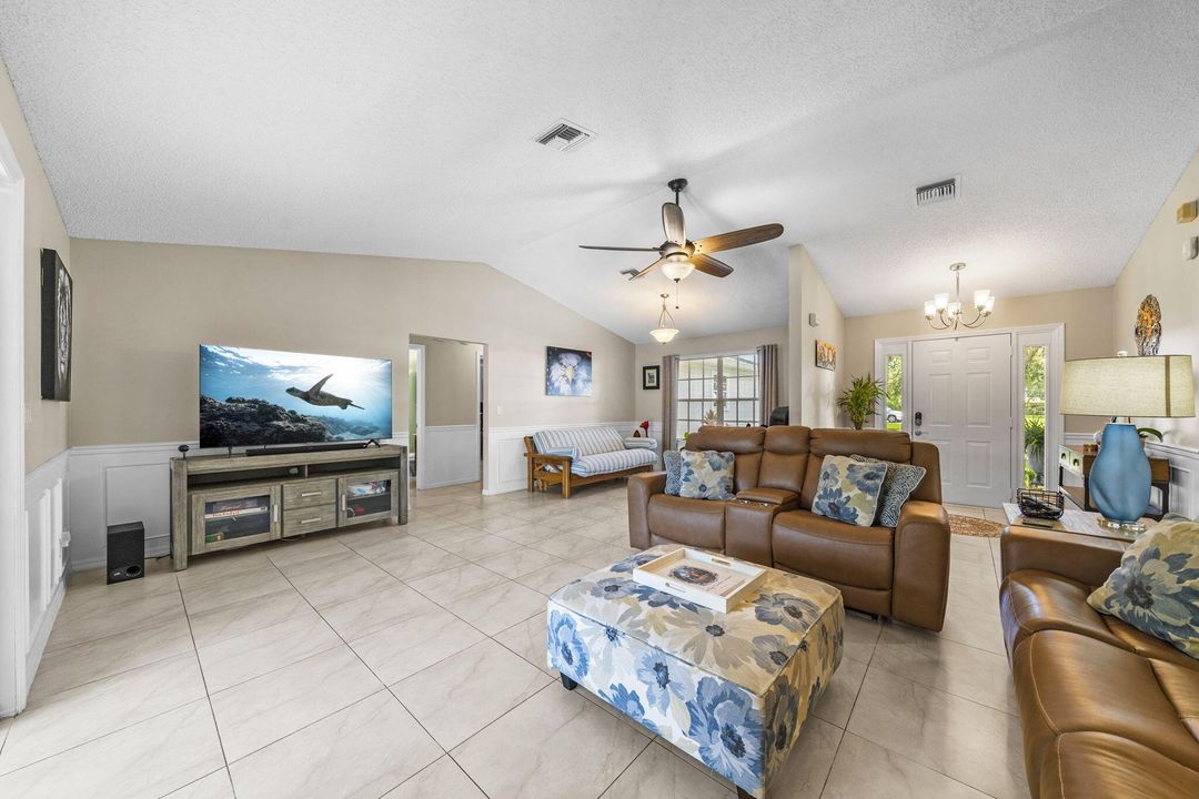 For Sale: $410,000 (3 beds, 3 baths, 1850 Square Feet)