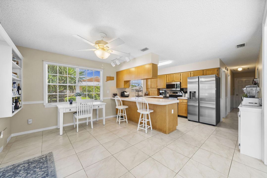 For Sale: $410,000 (3 beds, 3 baths, 1850 Square Feet)