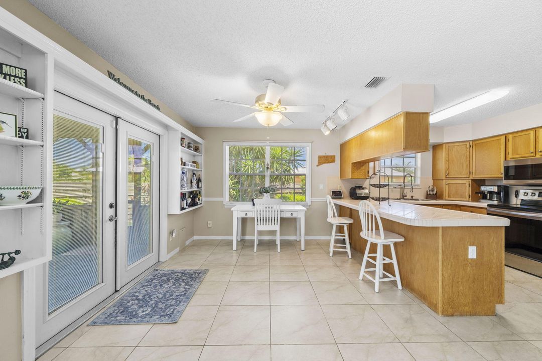 For Sale: $410,000 (3 beds, 3 baths, 1850 Square Feet)